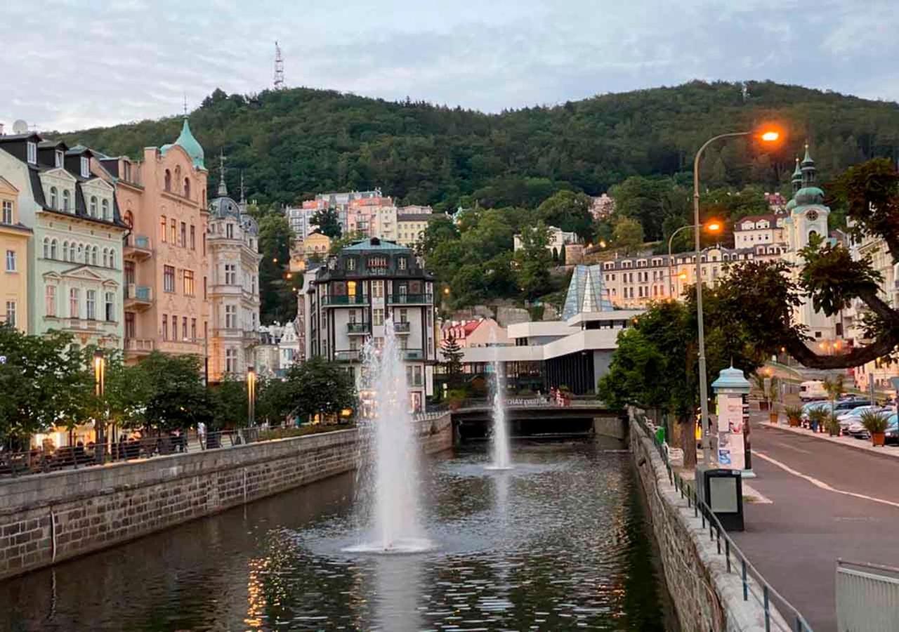 Retro Big Apartment With Two Balconies And Lift Karlovy Vary Extérieur photo