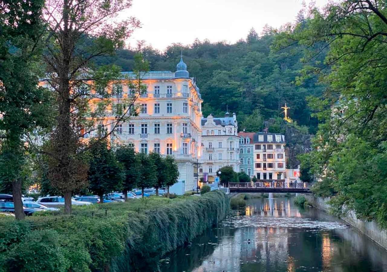 Retro Big Apartment With Two Balconies And Lift Karlovy Vary Extérieur photo